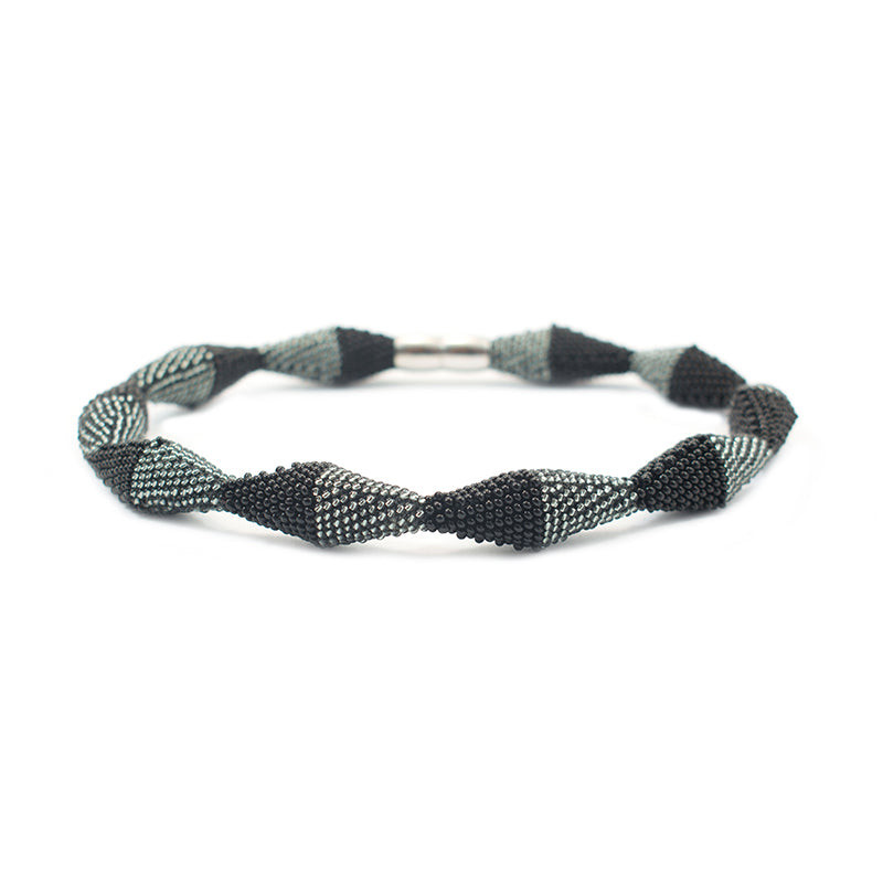 short necklace "Trinity Zig-Zag"